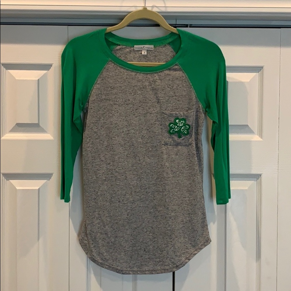 3/4 length sleeve clover shirt